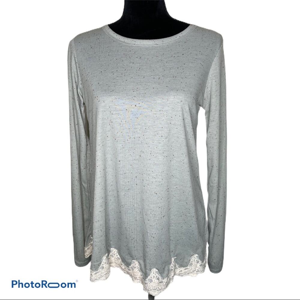 Rue21 lace trimmed top M